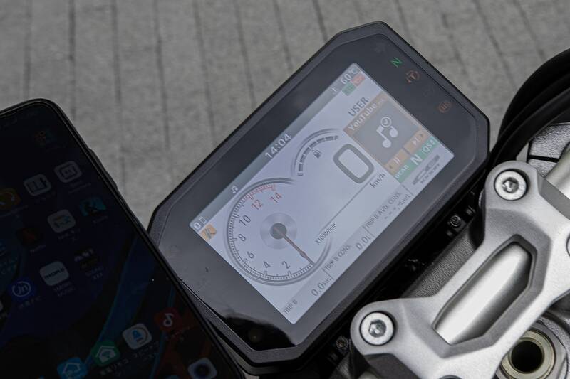 大型二輪免許取得したてだけどHonda「CB1000R」でスマホ連携を試した！