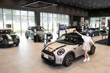 「BMW「MINI」の魅力を知るためにジョン・クーパー・ワークスとオープンモデルを乗り比べた」の画像5