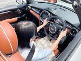 「BMW「MINI」の魅力を知るためにジョン・クーパー・ワークスとオープンモデルを乗り比べた」の画像56