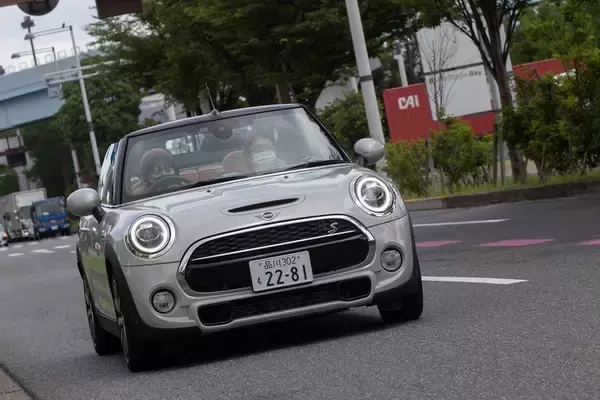 「BMW「MINI」の魅力を知るためにジョン・クーパー・ワークスとオープンモデルを乗り比べた」の画像