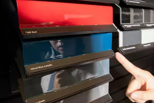 「BMW「MINI」の魅力を知るためにジョン・クーパー・ワークスとオープンモデルを乗り比べた」の画像