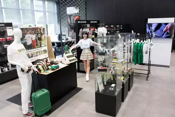 「BMW「MINI」の魅力を知るためにジョン・クーパー・ワークスとオープンモデルを乗り比べた」の画像