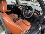「BMW「MINI」の魅力を知るためにジョン・クーパー・ワークスとオープンモデルを乗り比べた」の画像53