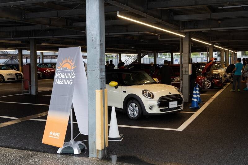 早朝のオートバックスでお気に入りの「MINI」を探す大作戦！