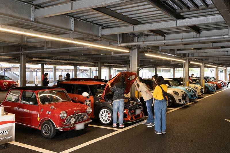 早朝のオートバックスでお気に入りの「MINI」を探す大作戦！