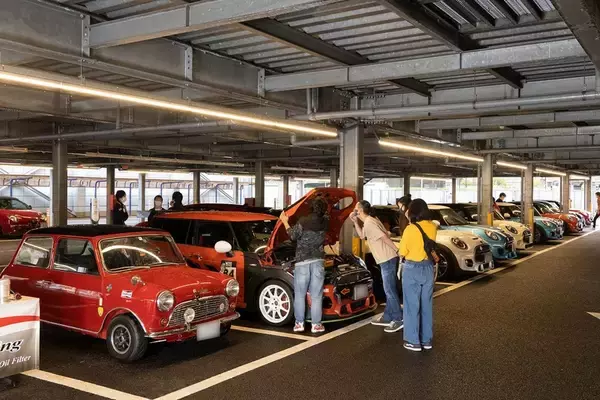 「早朝のオートバックスでお気に入りの「MINI」を探す大作戦！」の画像