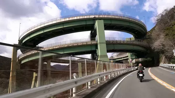 「スズキ「GIXXER 150（ジクサー150）」でクサヤ探しの旅に出た！」の画像