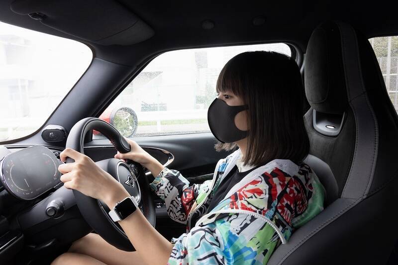 306馬力でも豪雨の中で安心して走れる「MINI ジョン・クーパー・ワークス クラブマン」