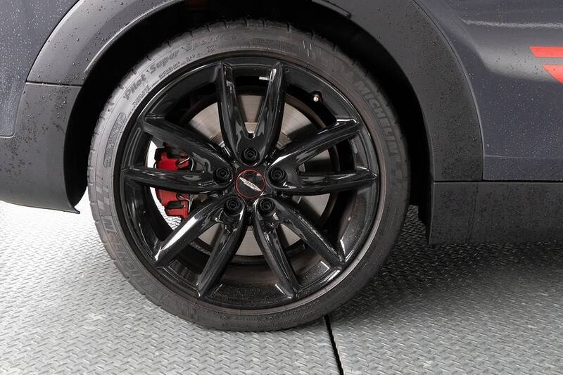 306馬力でも豪雨の中で安心して走れる「MINI ジョン・クーパー・ワークス クラブマン」