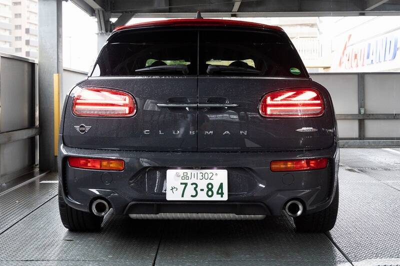306馬力でも豪雨の中で安心して走れる「MINI ジョン・クーパー・ワークス クラブマン」