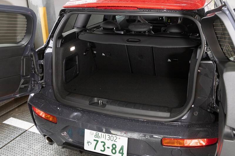 306馬力でも豪雨の中で安心して走れる「MINI ジョン・クーパー・ワークス クラブマン」