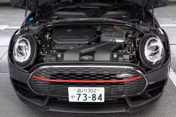 「306馬力でも豪雨の中で安心して走れる「MINI ジョン・クーパー・ワークス クラブマン」」の画像