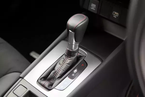 「Honda「FIT e:HEV Modulo X」は上質な走りのクールハッチだ！」の画像