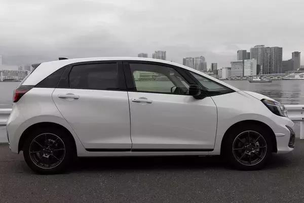 「Honda「FIT e:HEV Modulo X」は上質な走りのクールハッチだ！」の画像