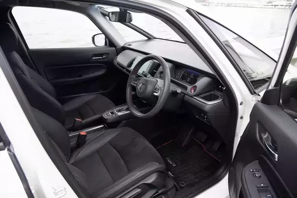 「Honda「FIT e:HEV Modulo X」は上質な走りのクールハッチだ！」の画像