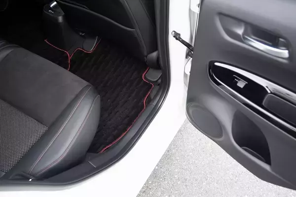 「Honda「FIT e:HEV Modulo X」は上質な走りのクールハッチだ！」の画像