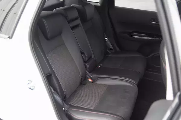 「Honda「FIT e:HEV Modulo X」は上質な走りのクールハッチだ！」の画像