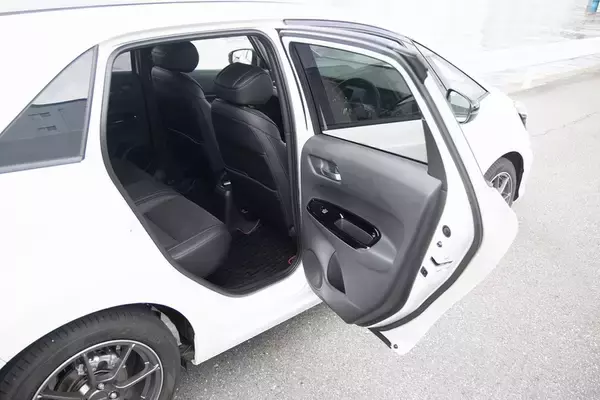 「Honda「FIT e:HEV Modulo X」は上質な走りのクールハッチだ！」の画像