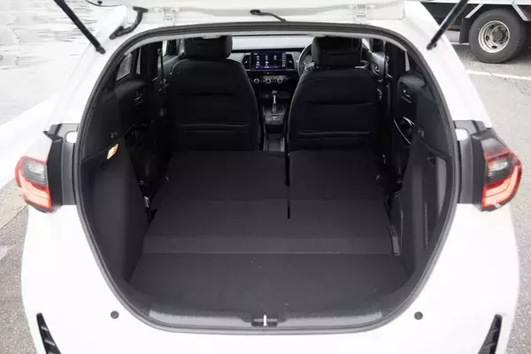 「Honda「FIT e:HEV Modulo X」は上質な走りのクールハッチだ！」の画像