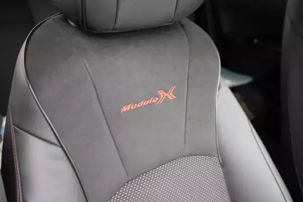 「Honda「FIT e:HEV Modulo X」は上質な走りのクールハッチだ！」の画像