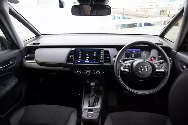 「Honda「FIT e:HEV Modulo X」は上質な走りのクールハッチだ！」の画像