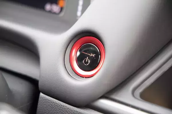 「Honda「FIT e:HEV Modulo X」は上質な走りのクールハッチだ！」の画像