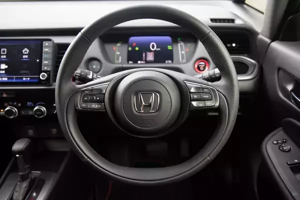 「Honda「FIT e:HEV Modulo X」は上質な走りのクールハッチだ！」の画像