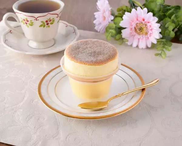 「ファミマの人気「スフレ・プリン」にご当地フレーバーが登場！ ホットケーキ風や紅芋チョコ味も」の画像