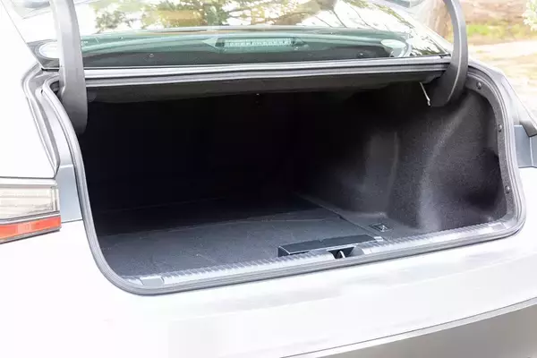 「プレミアムセダン・レクサス「IS」に見る無個性という名の個性」の画像