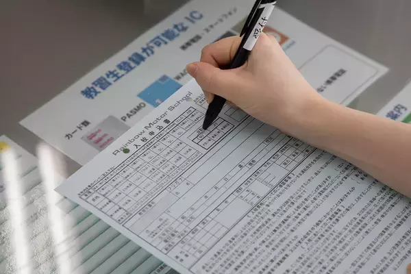 「バイクの免許を取ろう！ 現役モデルが普通自動二輪車免許取得に立ち上がった！」の画像