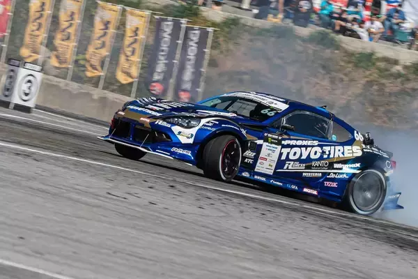 「D1GP 第7～8戦は奥伊吹！ TOYO藤野がぶつかってもひるまない根性を見せた！」の画像