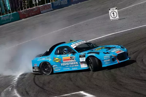 「D1GP 第7～8戦は奥伊吹！ TOYO藤野がぶつかってもひるまない根性を見せた！」の画像