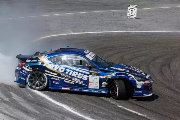 「D1GP 第7～8戦は奥伊吹！ TOYO藤野がぶつかってもひるまない根性を見せた！」の画像