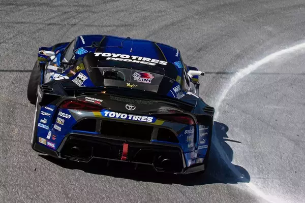 「D1GP 第7～8戦は奥伊吹！ TOYO藤野がぶつかってもひるまない根性を見せた！」の画像