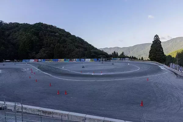 「D1GP 第7～8戦は奥伊吹！ TOYO藤野がぶつかってもひるまない根性を見せた！」の画像