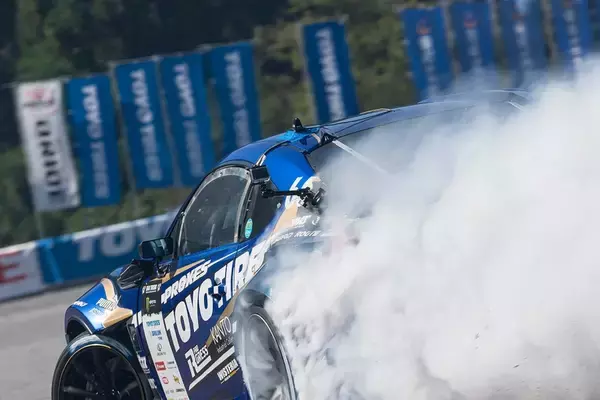 「D1GP 第7～8戦は奥伊吹！ TOYO藤野がぶつかってもひるまない根性を見せた！」の画像