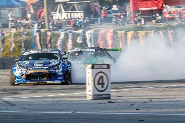 「D1GP 第7～8戦は奥伊吹！ TOYO藤野がぶつかってもひるまない根性を見せた！」の画像