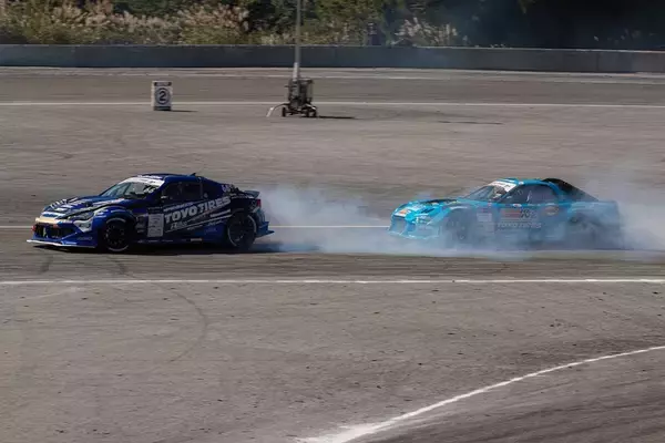 「D1GP 第7～8戦は奥伊吹！ TOYO藤野がぶつかってもひるまない根性を見せた！」の画像