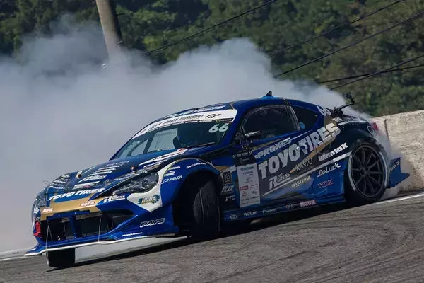 「D1GP 第7～8戦は奥伊吹！ TOYO藤野がぶつかってもひるまない根性を見せた！」の画像