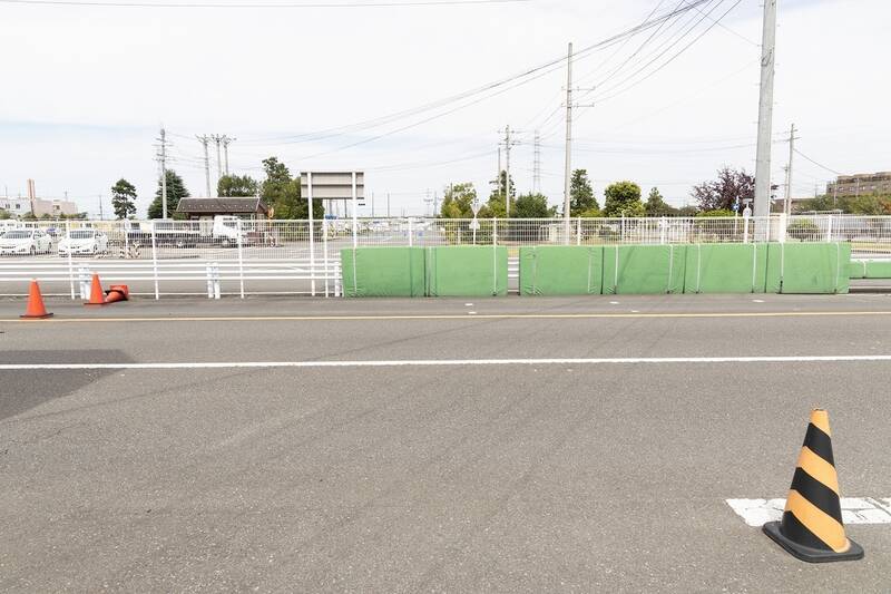 目指せバイク免許！ 現役モデルの前に恐怖の一本橋やスラロームが立ちはだかる