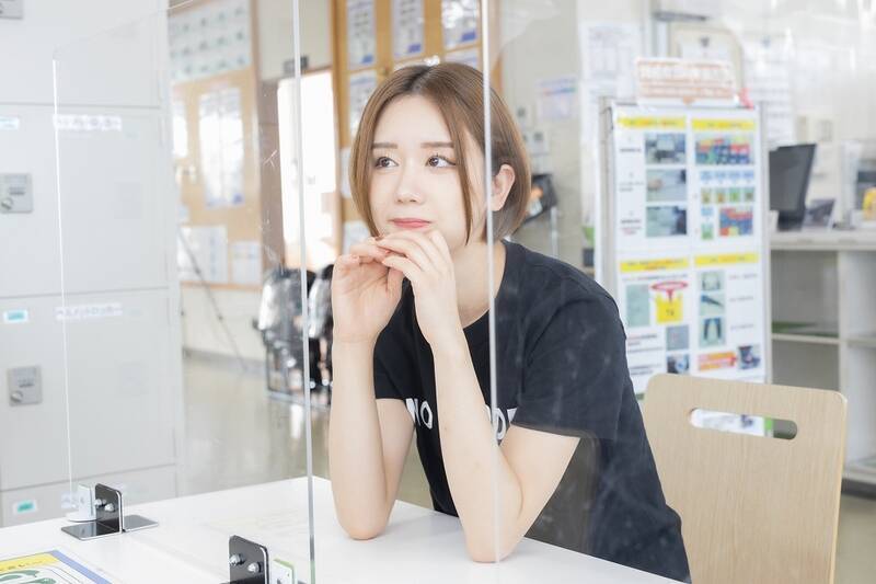 目指せバイク免許！ 現役モデルの前に恐怖の一本橋やスラロームが立ちはだかる