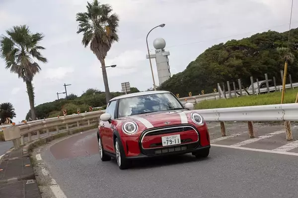 「サイズもパワーもちょうどいいコンパクトさが「MINI Cooper 3Door」の魅力！」の画像