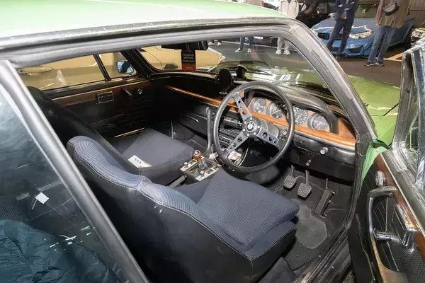 「伝説の名車もレースカーも早朝のオートバックスに集合！ BMWミーティングレポート」の画像