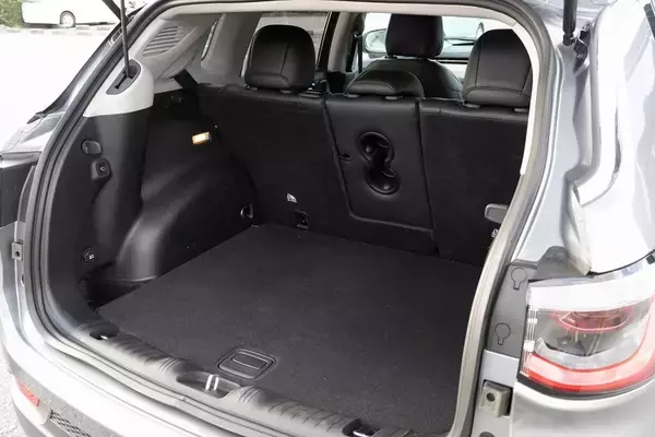 「小柄だけどしっかりJeepの力強さがある「コンパス」はジャストサイズSUVだ！」の画像