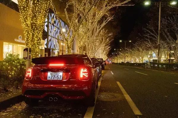 「イルミネーション＋MINIのオープンカーという組み合わせが最強だと提案したい」の画像
