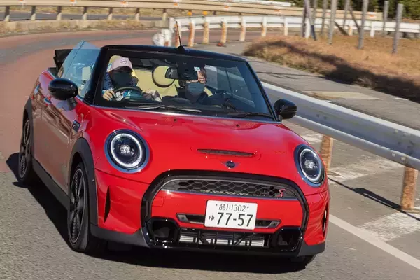「イルミネーション＋MINIのオープンカーという組み合わせが最強だと提案したい」の画像