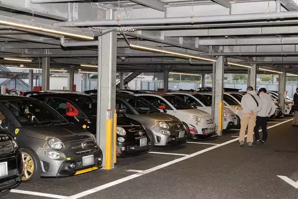 「MTのホットハッチ、アバルト「595」はサソリボタンで性格がガラっと変わる」の画像