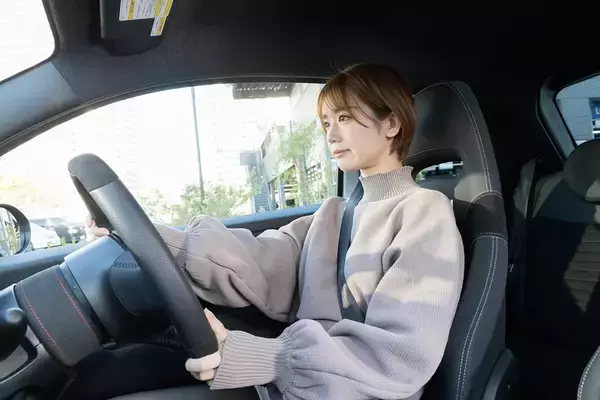 「アバルト 595のノーマルとオートバックスのデモカー595を乗り比べ」の画像