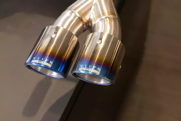 「アバルト 595のノーマルとオートバックスのデモカー595を乗り比べ」の画像