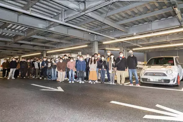 「アバルト 595のノーマルとオートバックスのデモカー595を乗り比べ」の画像